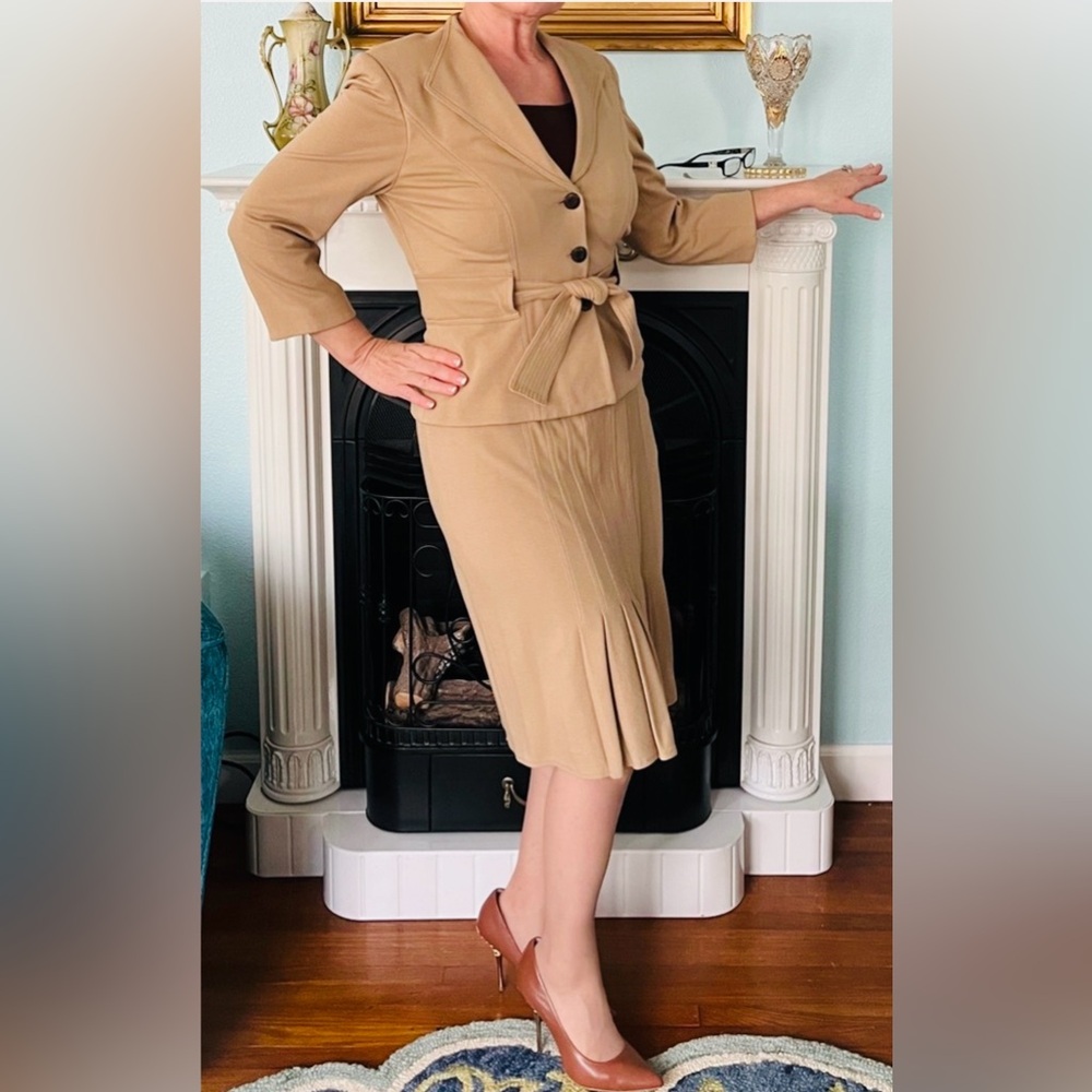 Kay Unger Tan Suit in very good condition. Classic style for many occasions